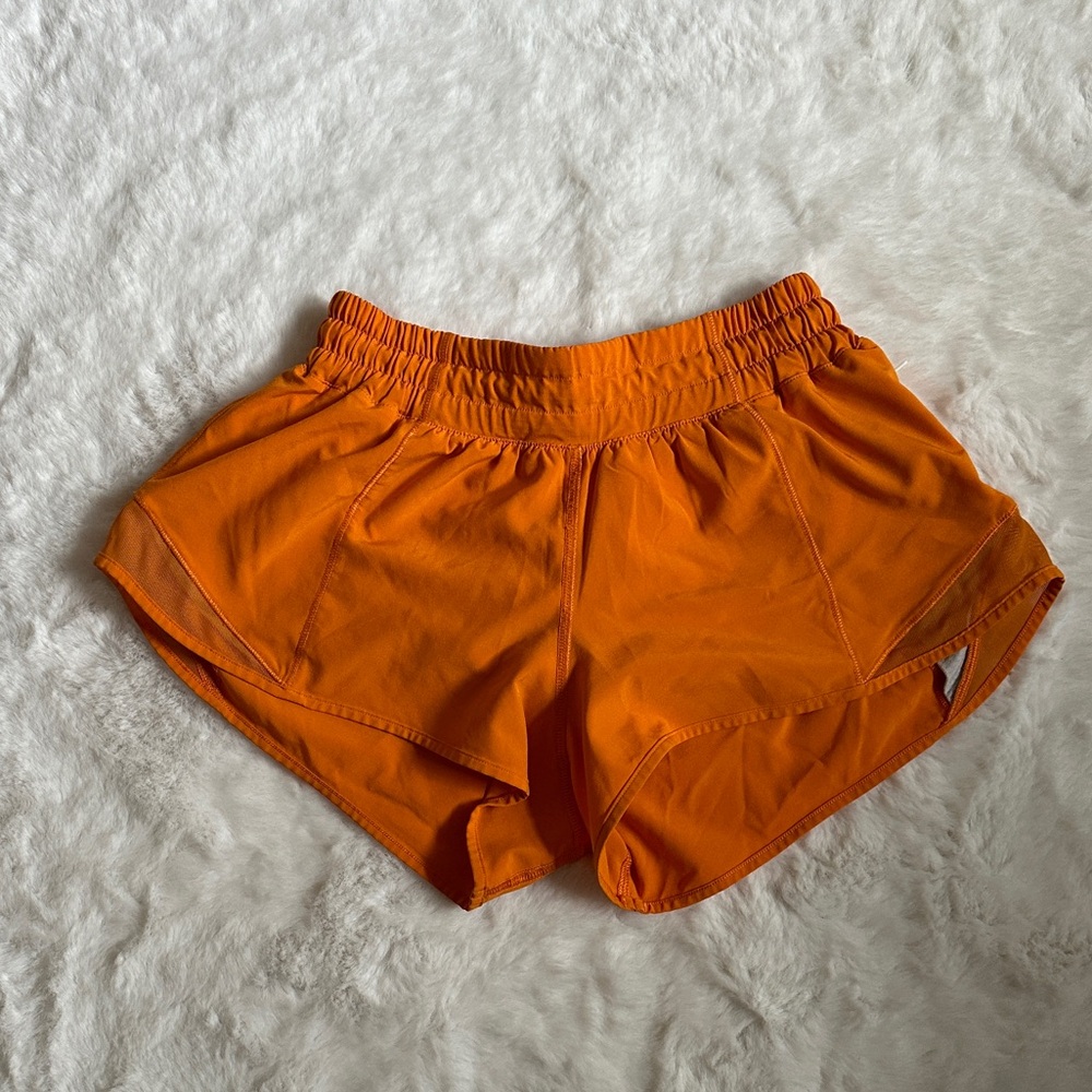 Lululemon Hotty Hot Low-Rise Lined Short 2.5”